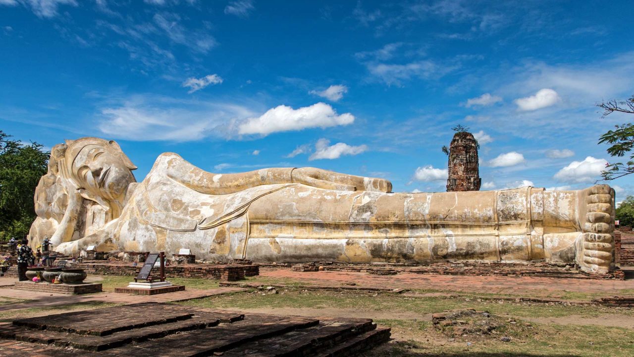 Der liegende Buddha im Wat Lokayasutharam, Ayutthaya