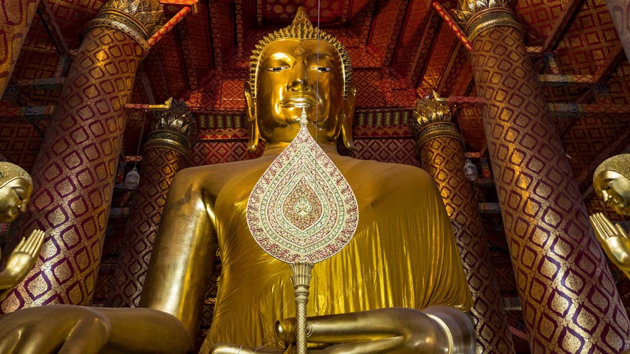 Goldener Buddha im Wat Phanan Choeng von Ayutthaya