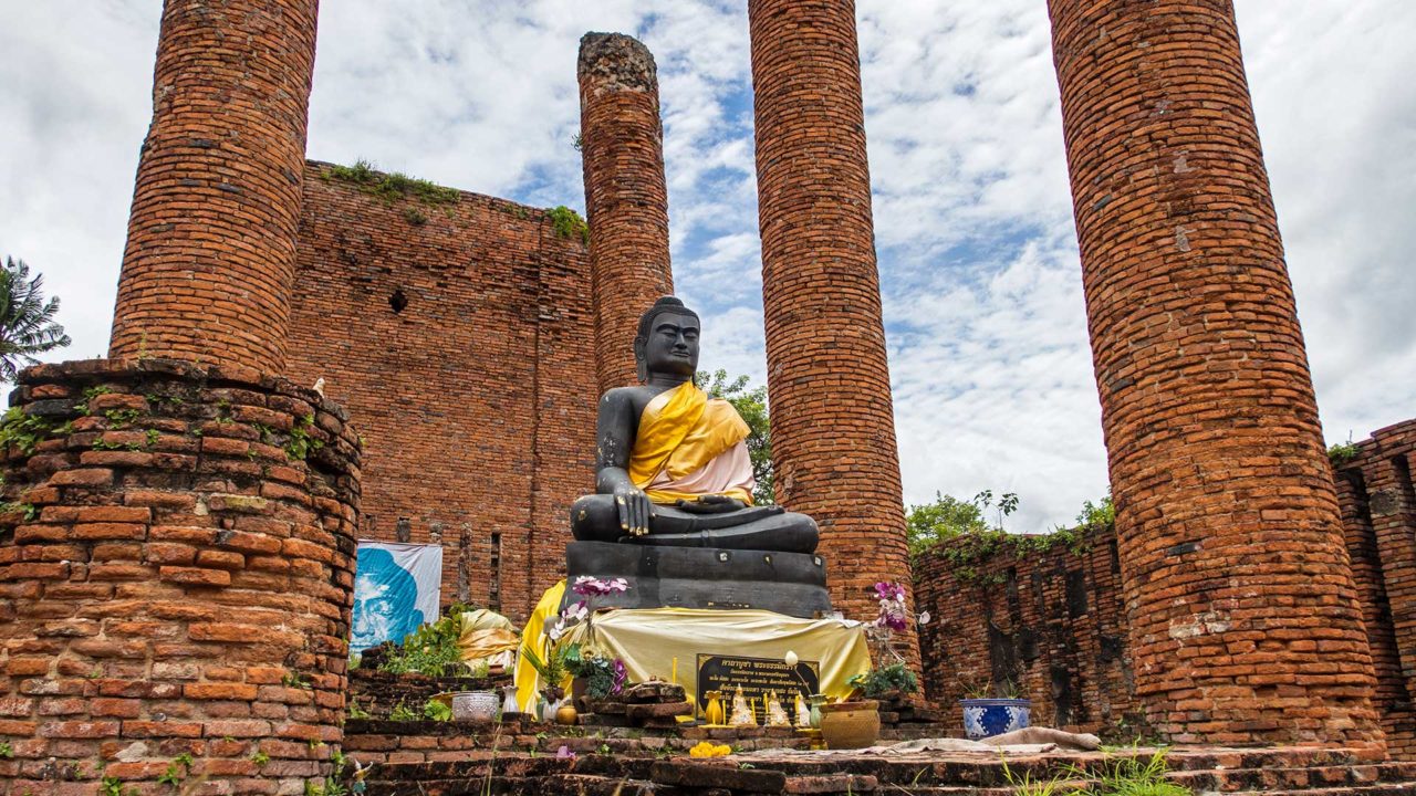 Buddha-Statue im Wat Thammikarat, Ayutthaya