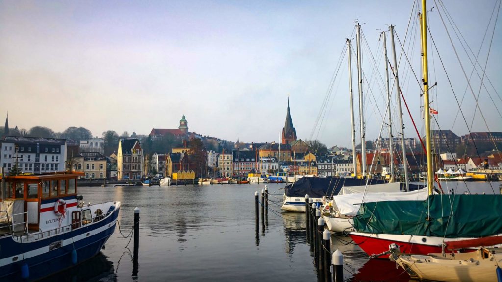 Aussicht auf den Hafen und die Westseite der Stadt Flensburg