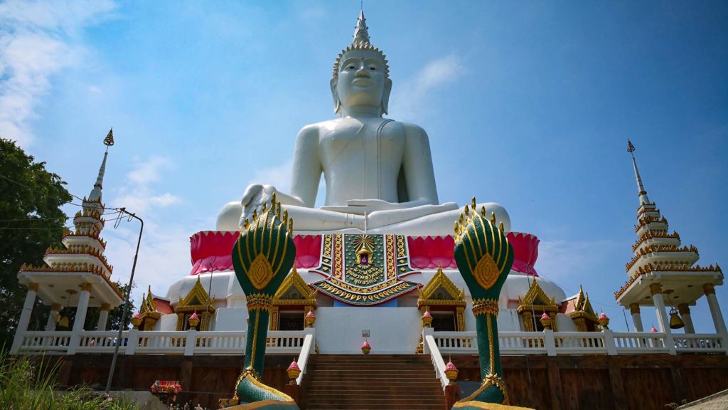 Big Buddha beim Ubol Ratana Damm bei Khon Kaen (Wat Phra Bat Phu Pan Kham)