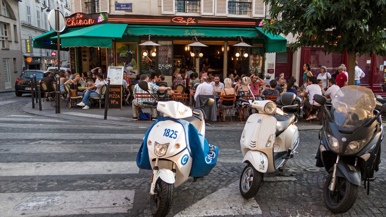 Cafés und Bistros im Pariser Viertel Montmartre