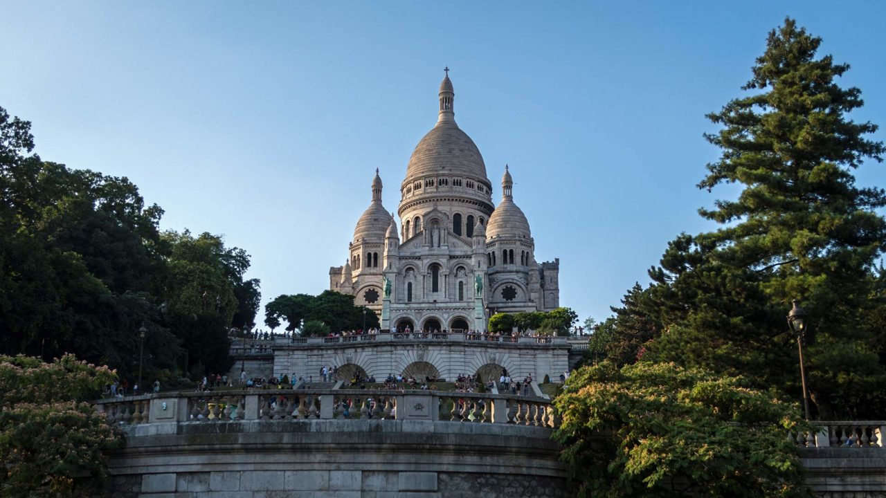 Die Sacre Coeur Kirche im Viertel Montmartre von Paris