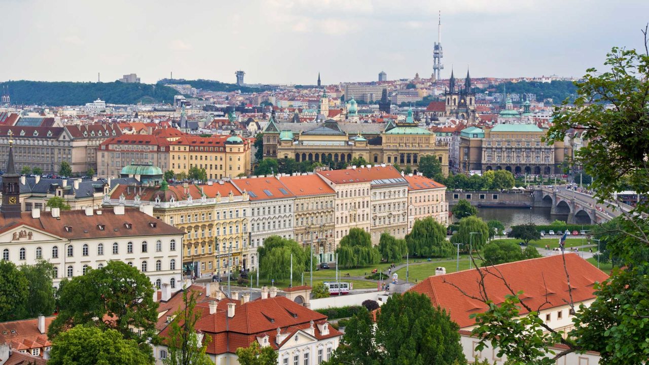 Aussicht auf dem Altstadt von der Prager Burg