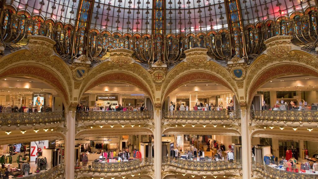 Innenbereich der Galeries Lafayette in Paris