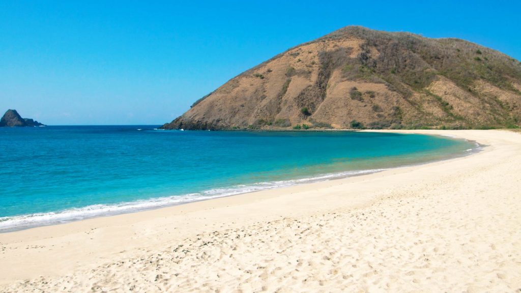 Der menschenleere Mawun Beach im Süden Lomboks