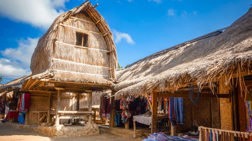 Ein typisches traditionelles Sasak-Dorf auf Lombok, Indonesien