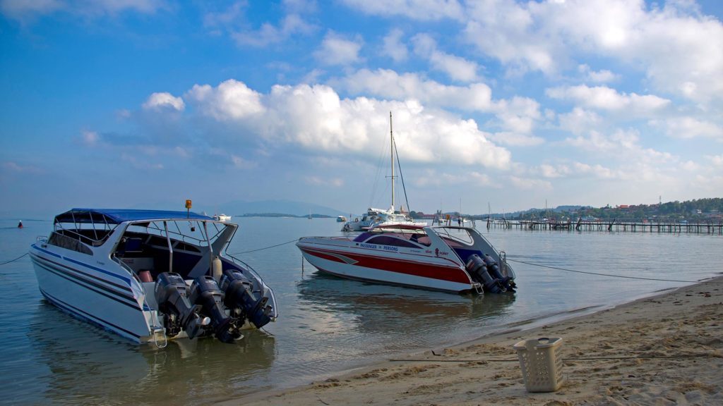 Boote vor der Abfahrt zum Ang Thong Marine Nationalpark auf Koh Samui