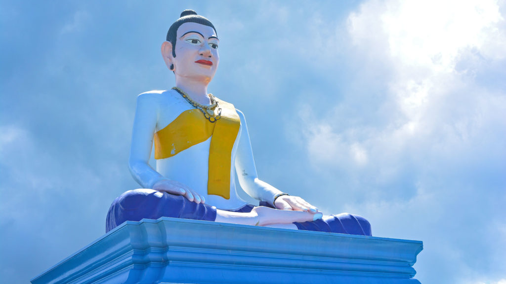Der Buddha des Lok Yeay Mao Monument auf dem Bokor Hill