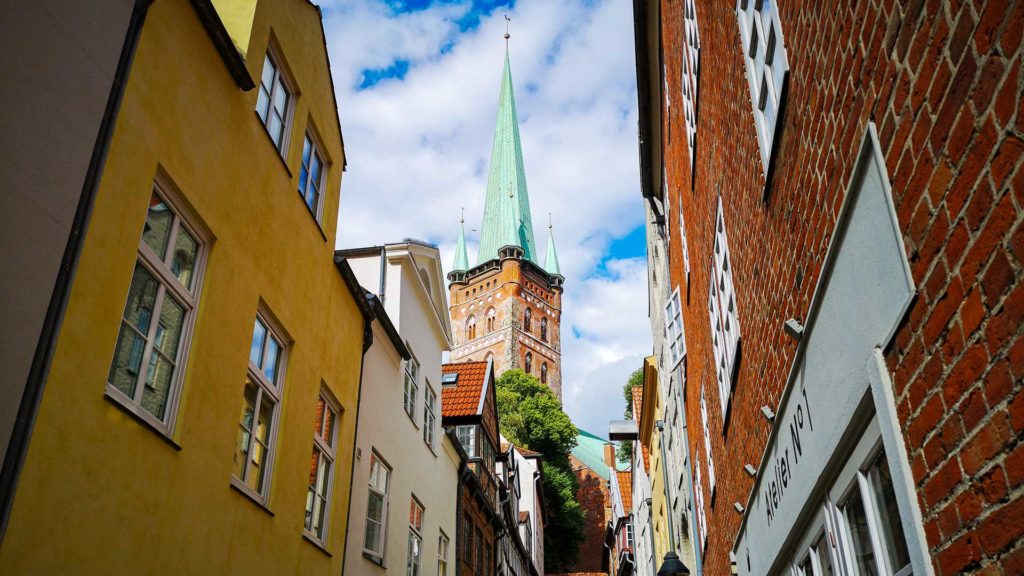 Aussicht auf den Turm der St. Petri Kirche in Lübeck