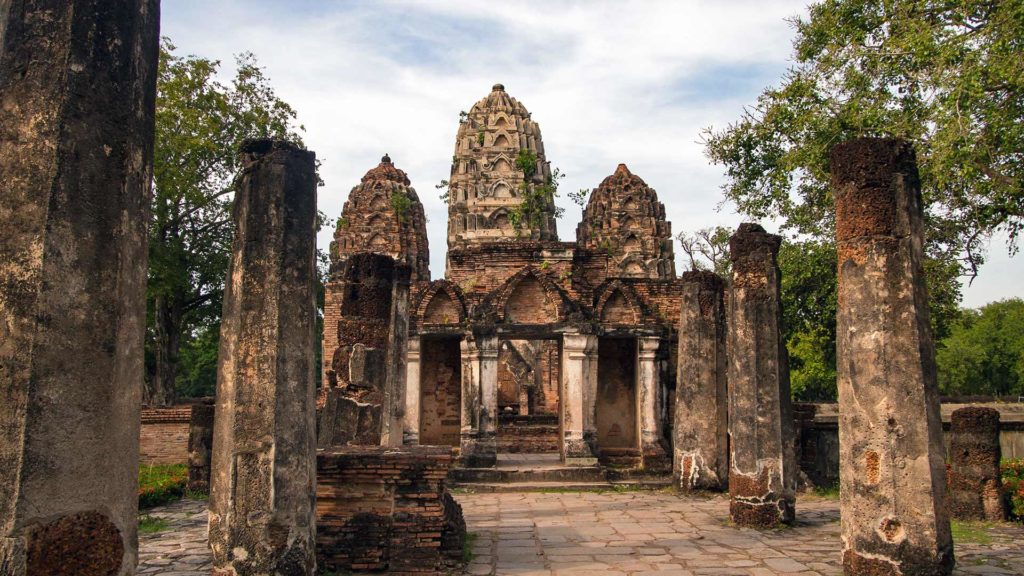 Die Prangs des Wat Sri Sawai im Geschichtspark von Sukhothai