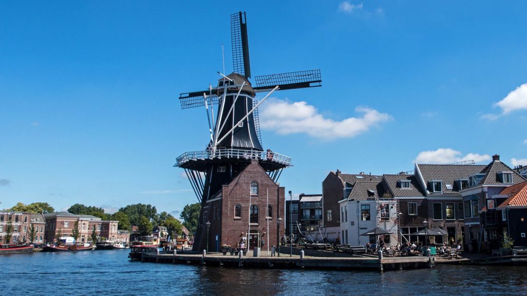 Die Windmühle De Adriaan in Haarlem