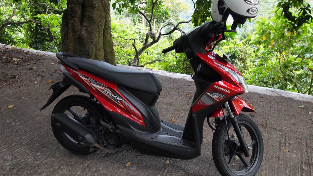 Honda Beat Scooter bei einer Rollertour auf Lombok, Indonesien