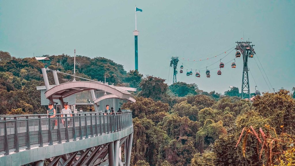 Der Siloso Skywalk auf Sentosa Island in Singapur