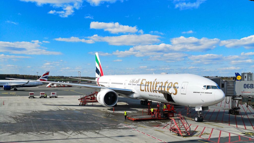 Emirates Flugzeug auf dem Hamburger Airport