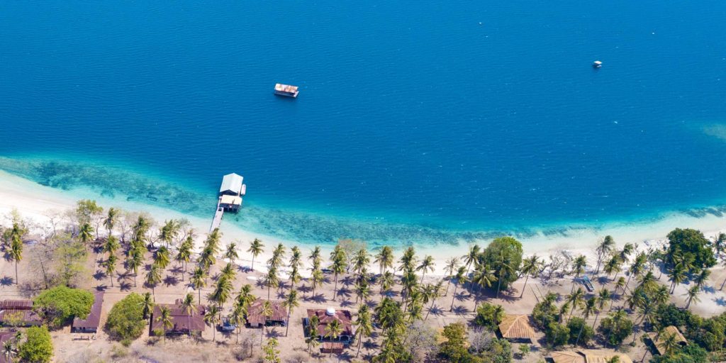 Einsamer Strand auf Gili Asahan, Lombok (Indonesien)