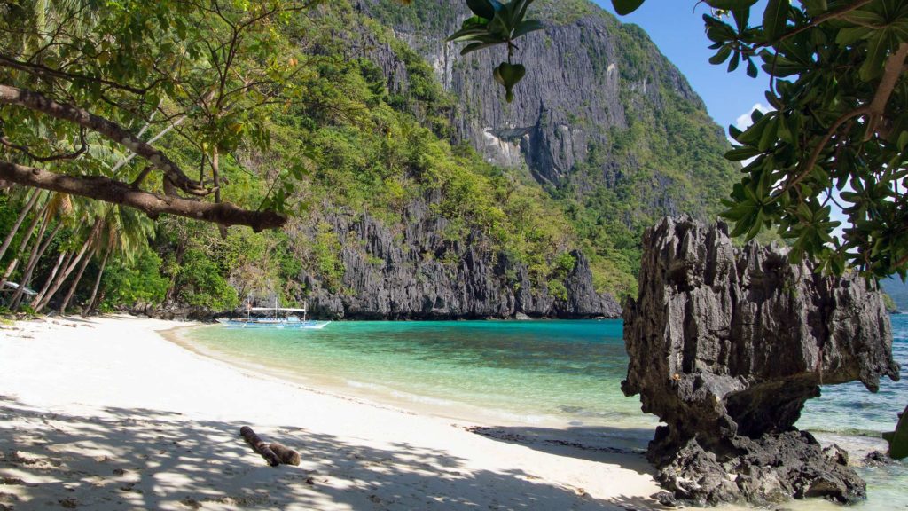 Traumhafte Kulisse: der Pasandigan Beach auf Cadlao Island, El Nido (Palawan)