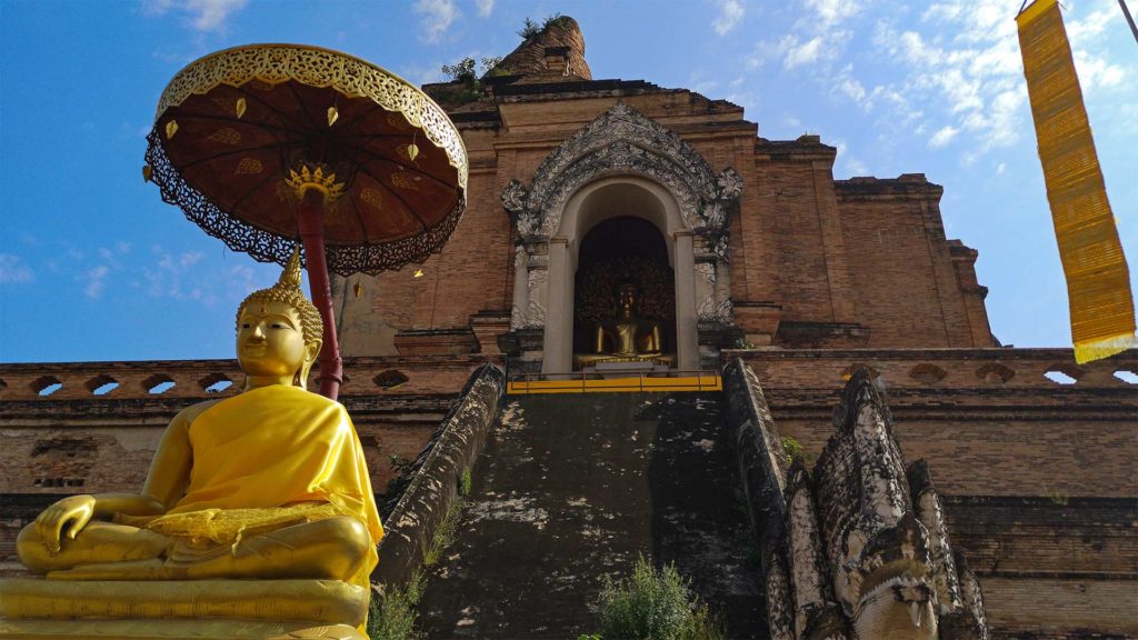 Der zerstörte Chedi des Wat Chedi Luang in Chiang Mais Altstadt