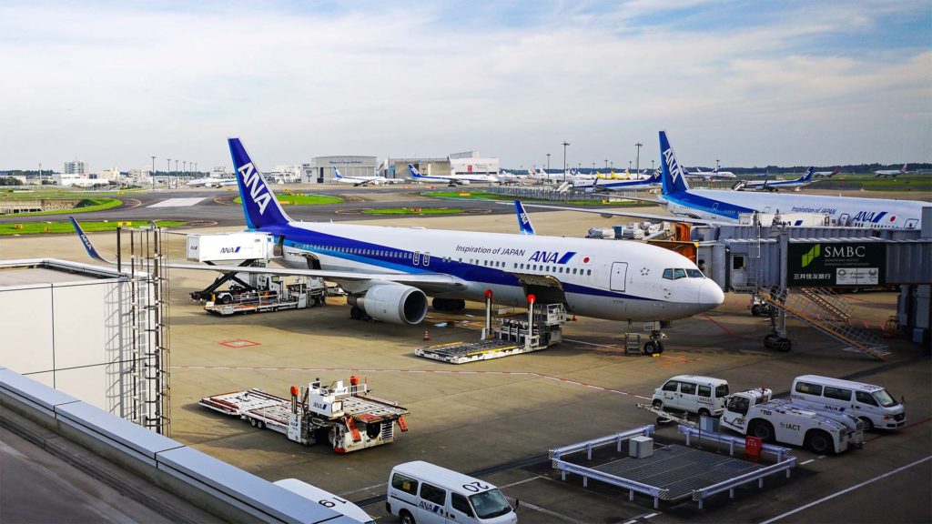 ANA Flugzeug auf dem Tokio Narita Airport