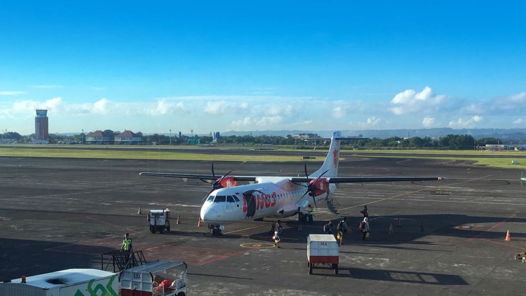 Flugzeug am Labuan Bajo Flughafen auf Flores