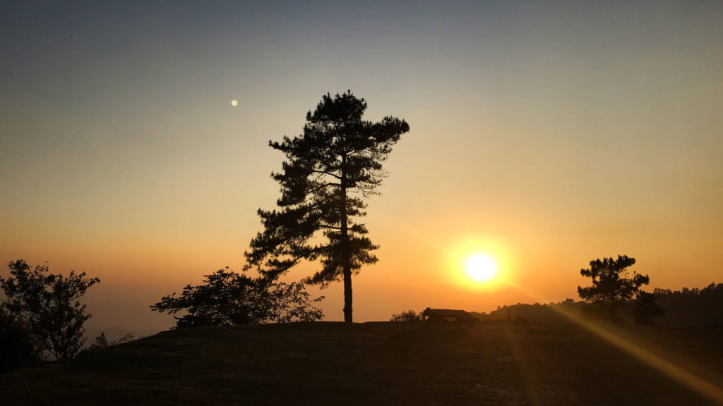 Sonnenuntergang im Hua Nam Dang Nationalpark, Thailand