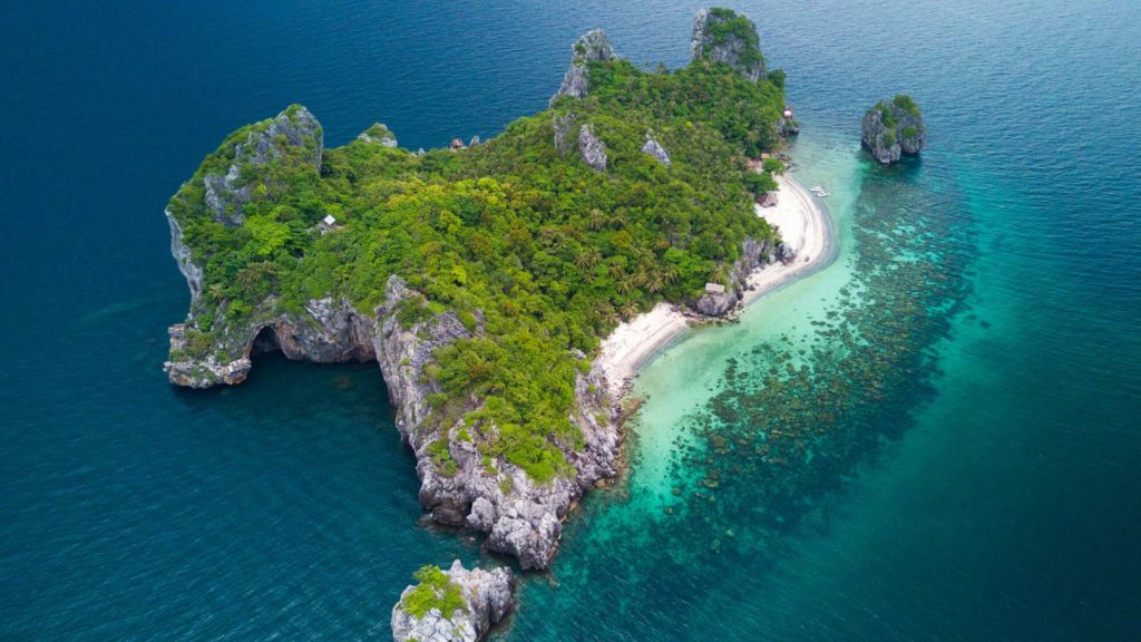 Drone footage from the Mu Koh Chumphon National Park in Thailand