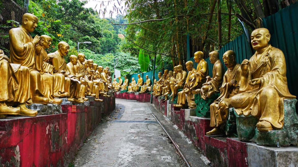 The first of the 10000 Buddha statues on the way to the monastery in Hong Kong