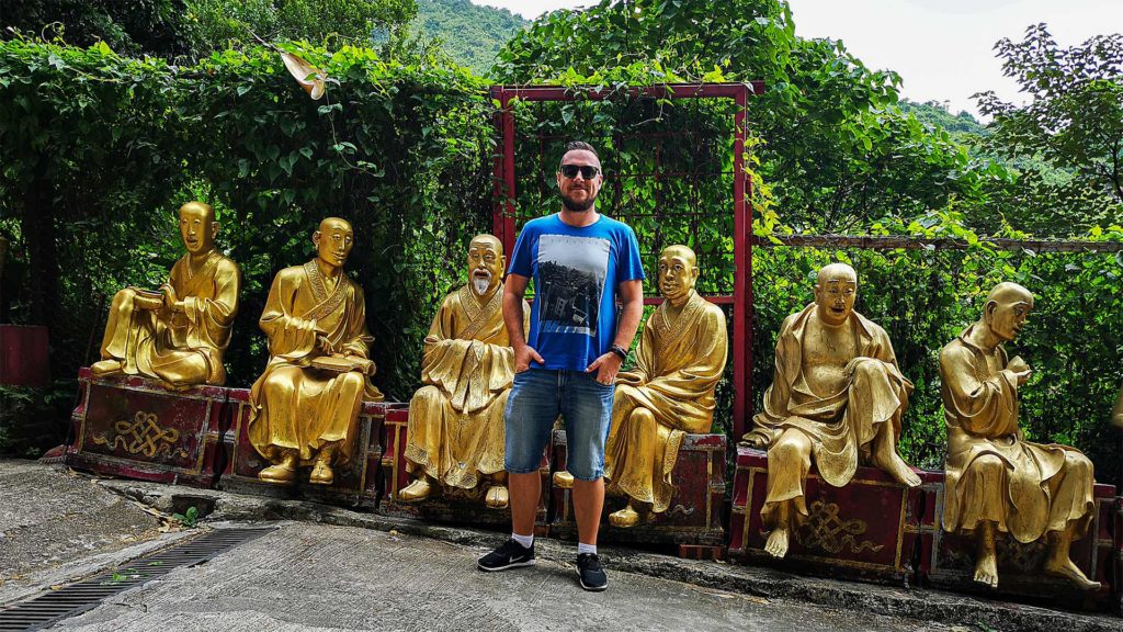Tobi auf dem Weg zum 10000 Buddhas Monastery in Hong Kong
