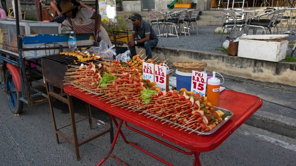 BBQ Spieße auf der Lamai Walking Street im Osten von Koh Samui