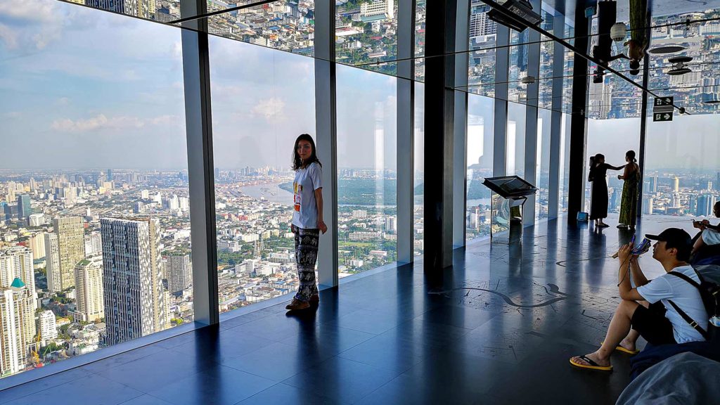 Erste Aussichtsplattform des Mahanakhon Tower in Bangkok