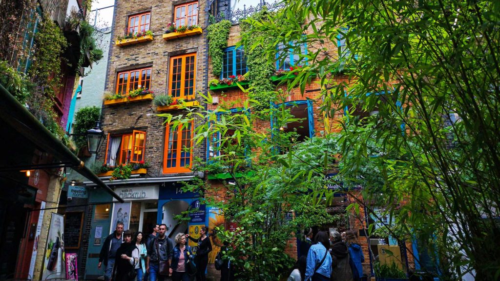 Neal's Yard, ein berühmte Innenhof im Viertel Covent Garden von London