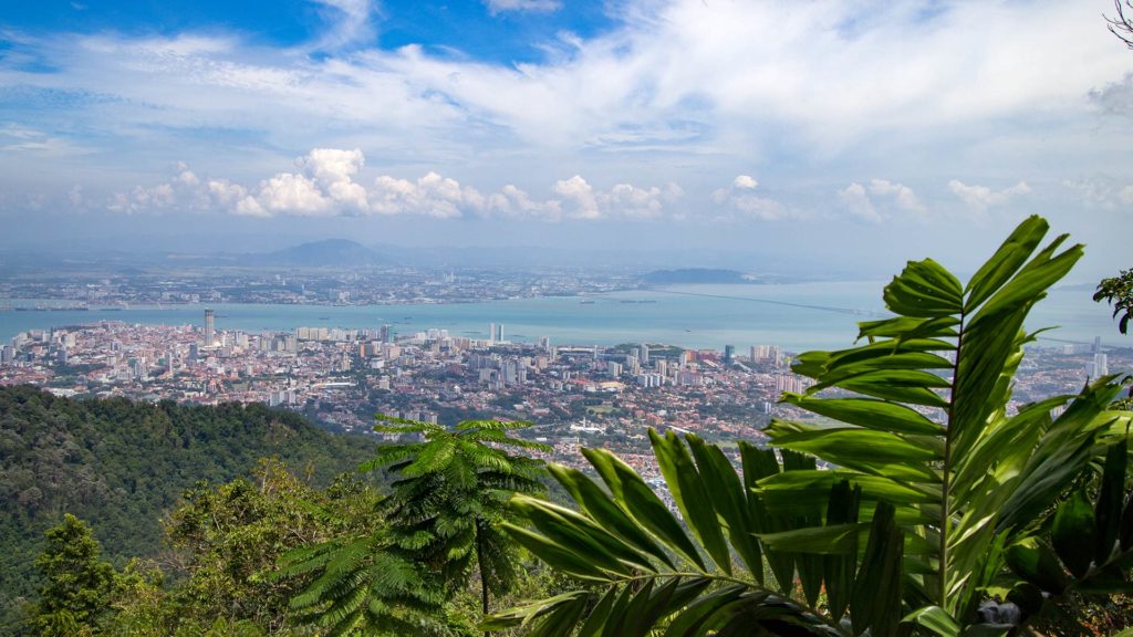 Aussicht vom Penang Hill auf Penang und das Festland von Malaysia