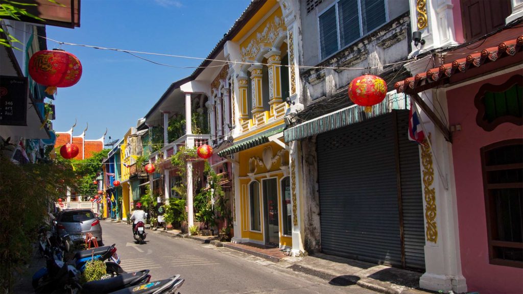 Die bunten Häuser der Soi Romanee in Phuket Town