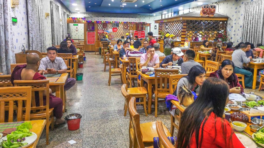 Restaurant in Myanmar von innen