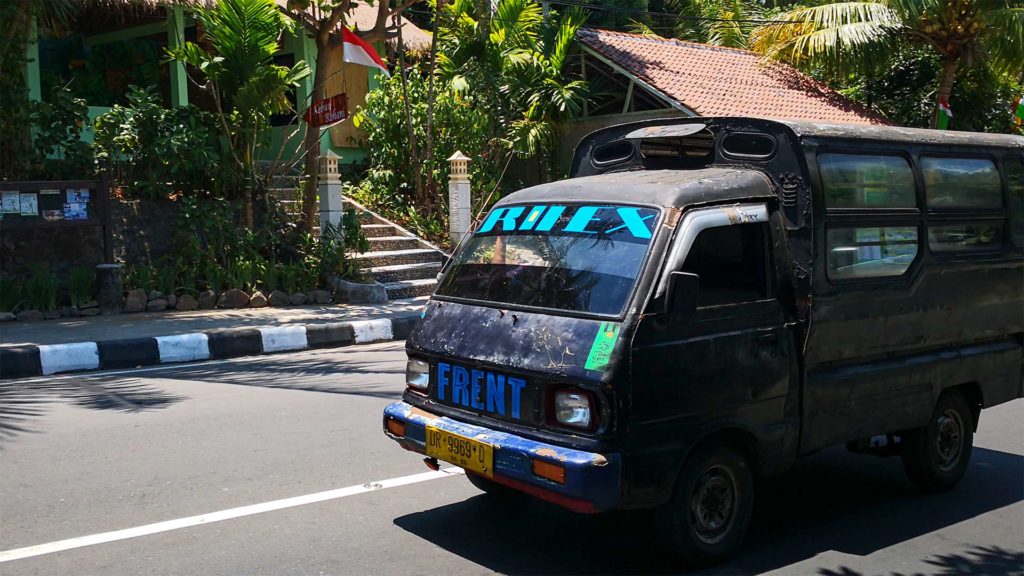Bemo auf der Insel Lombok in Indonesien