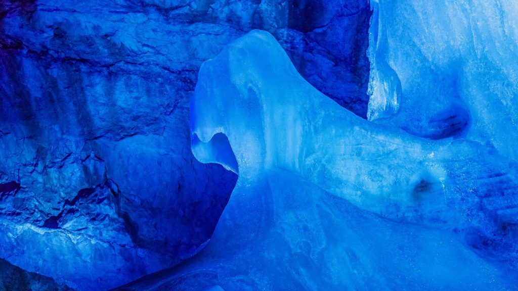 Die Rieseneishöhle auf dem Krippenstein in Österreich
