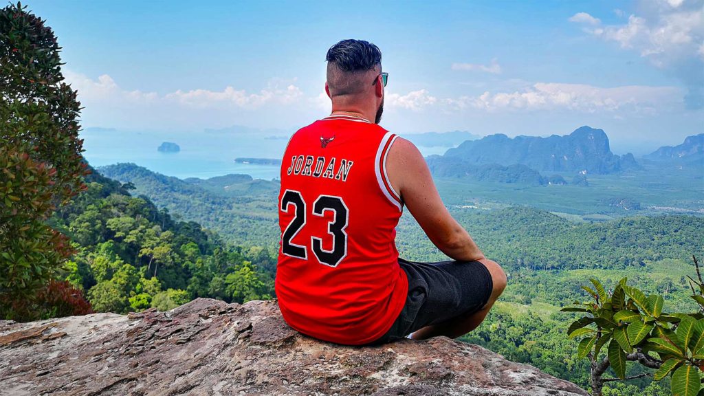 Tobi mit Aussicht vom Dragon Crest Mountain in Krabi