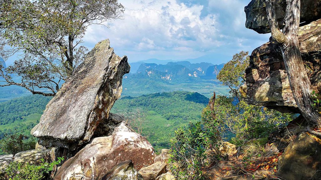 Felsen und Ausblick vom Dragon Crest Mountain in Krabi