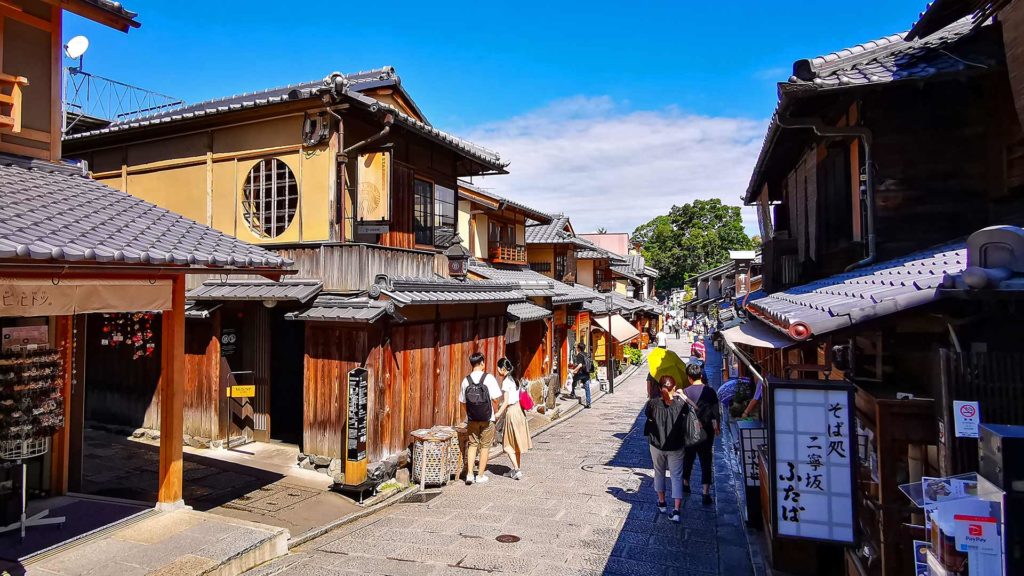Die Ninenzaka, eine der bekanntesten Straßen von Gion in Kyoto