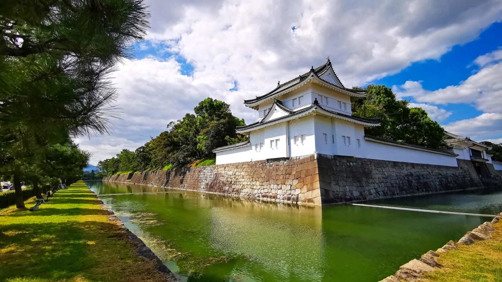 Der äußere Wassergraben des Nijo Castle in Kyoto, Japan