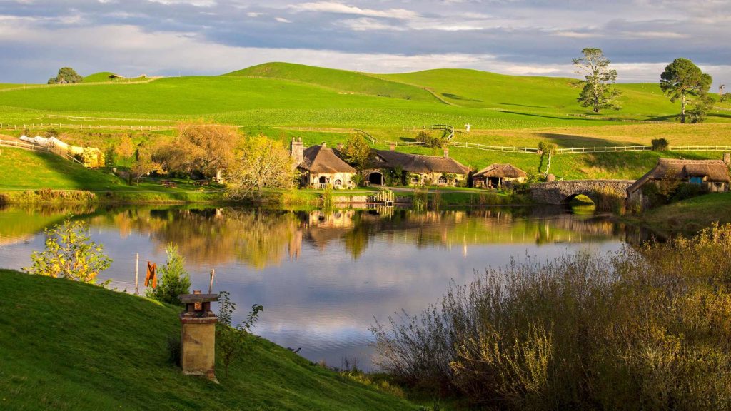 Aussicht auf das Green Dragon Pub in Hobbingen, Matamata