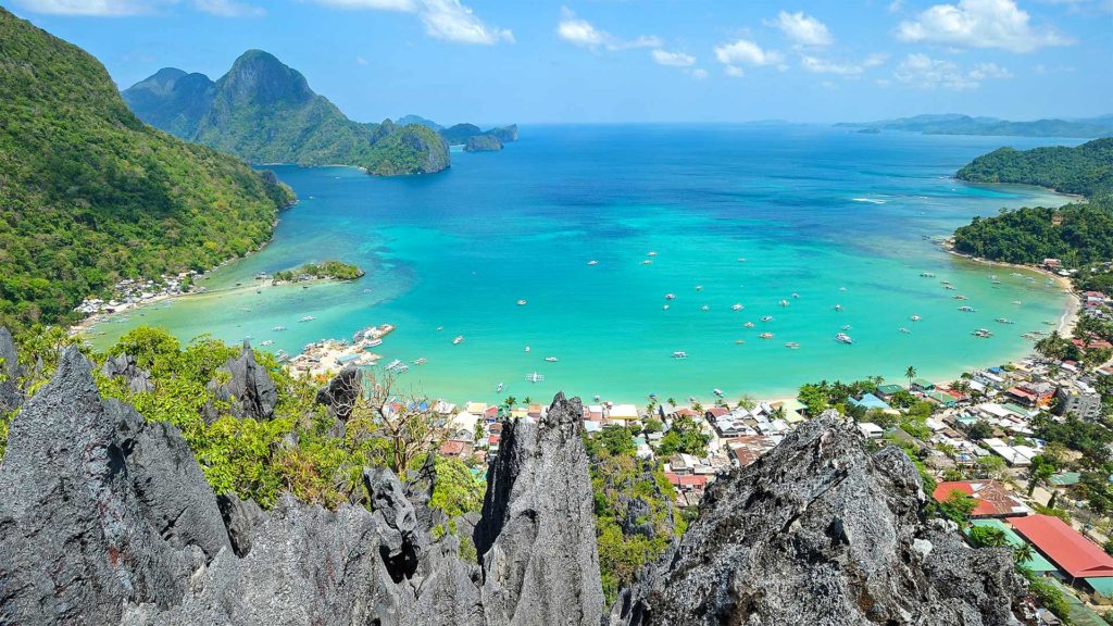 Ausblick vom Taraw Peak auf die Bucht von El Nido