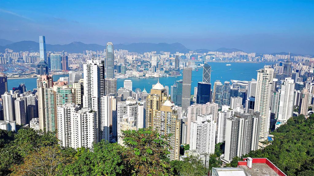 Die Aussicht vom Lions Pavilion auf Hong Kong am Victoria Peak