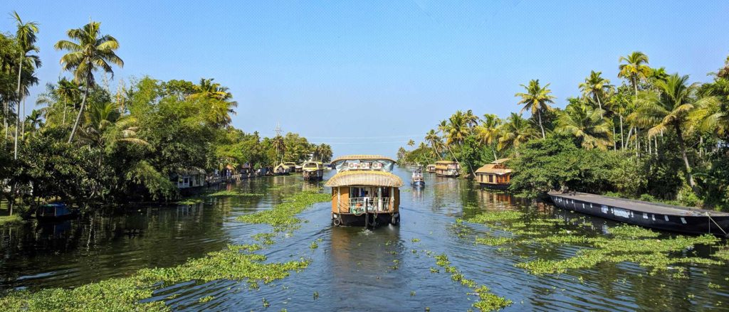 Boot auf dem Fluss in Kerala, Indien