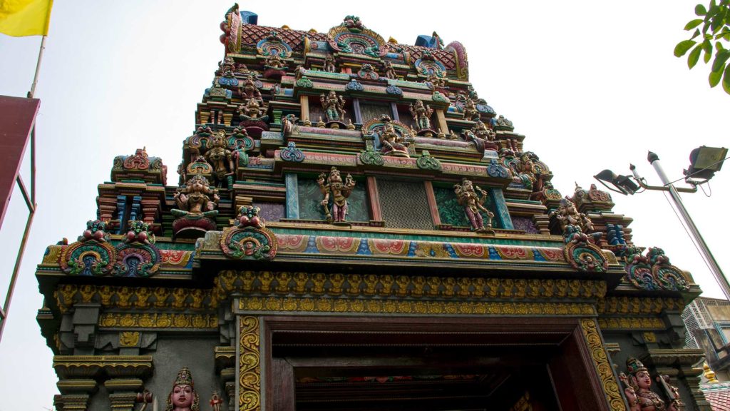 Gopuram (Eingangsturm) des Sri Maha Mariamman in Bangkok