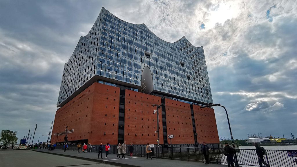Das neue Wahrzeichen: die Elbphilharmonie in der Hamburger Hafencity