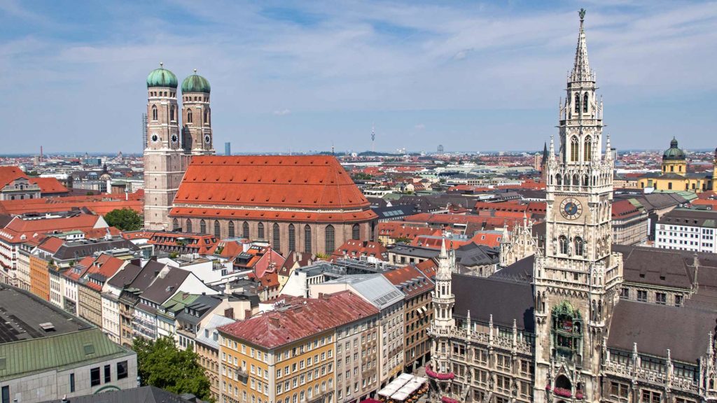 Aussicht vom alten Peter auf die Frauenkirche und das Rathaus in München
