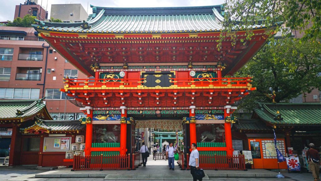 Der Eingang des Kanda Myojin Schreins in Akihabara, Tokio