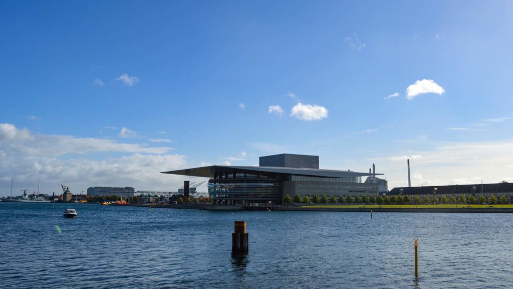 Aussicht auf die Königliche Oper von Kopenhagen auf der Insel Holmen