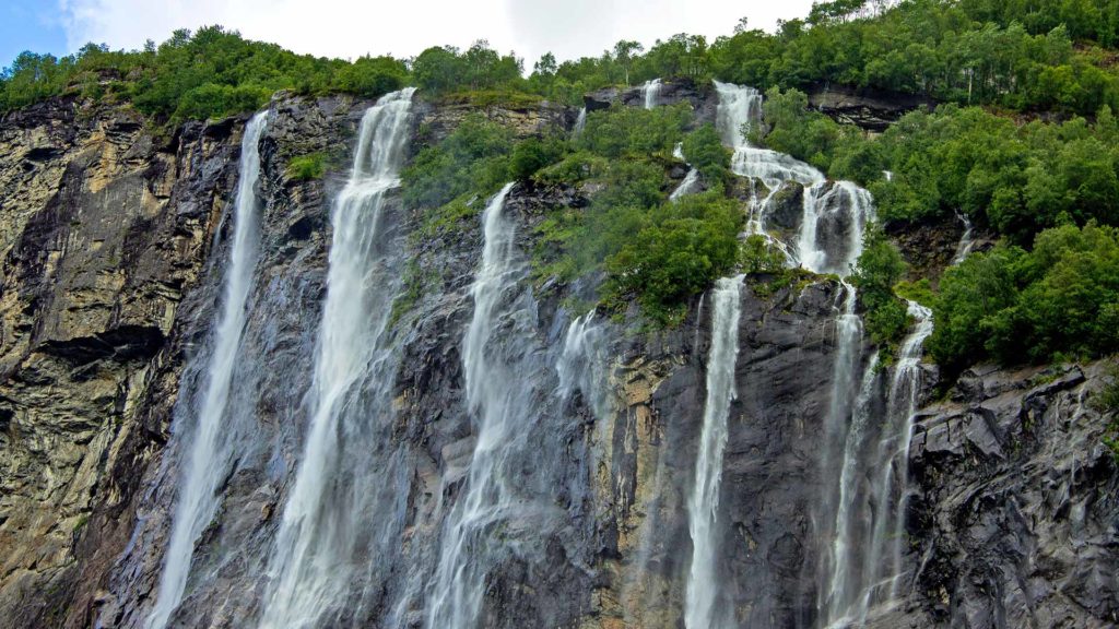 Die sieben Schwestern Wasserfall im Geirangerfjord